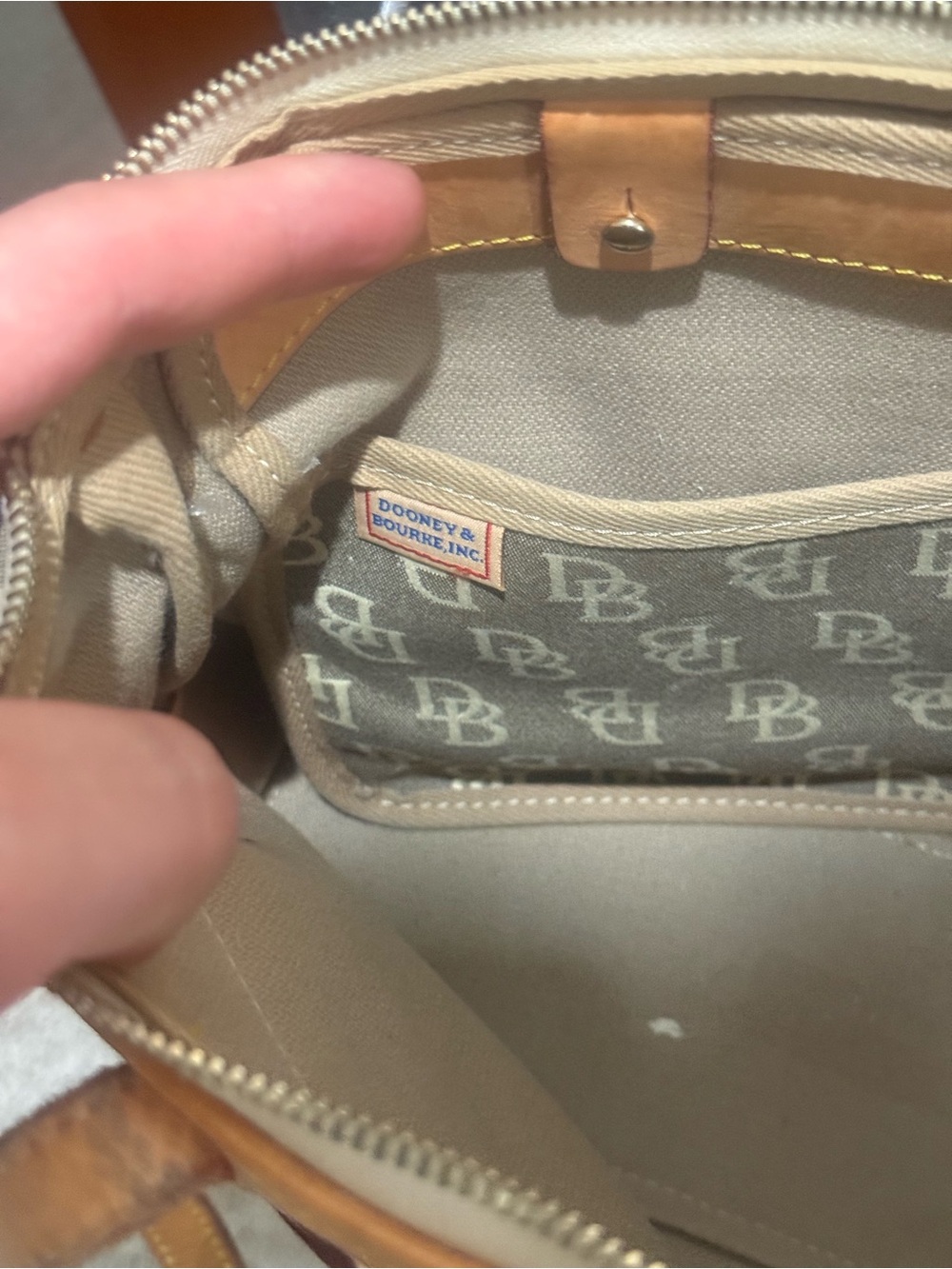 Vintage Dooney and Bourke USED tote bag - Picture 13 of 16